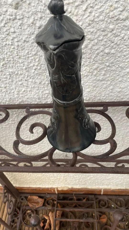 Petit pichet/ verseuse en métal argenté 